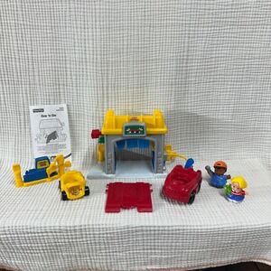 VTG 2002 Fisher-Price Little People Gas n Go set new without box